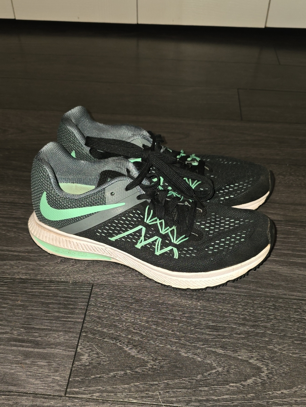 Nike Women's Black & Mint Green Running Sneakers
